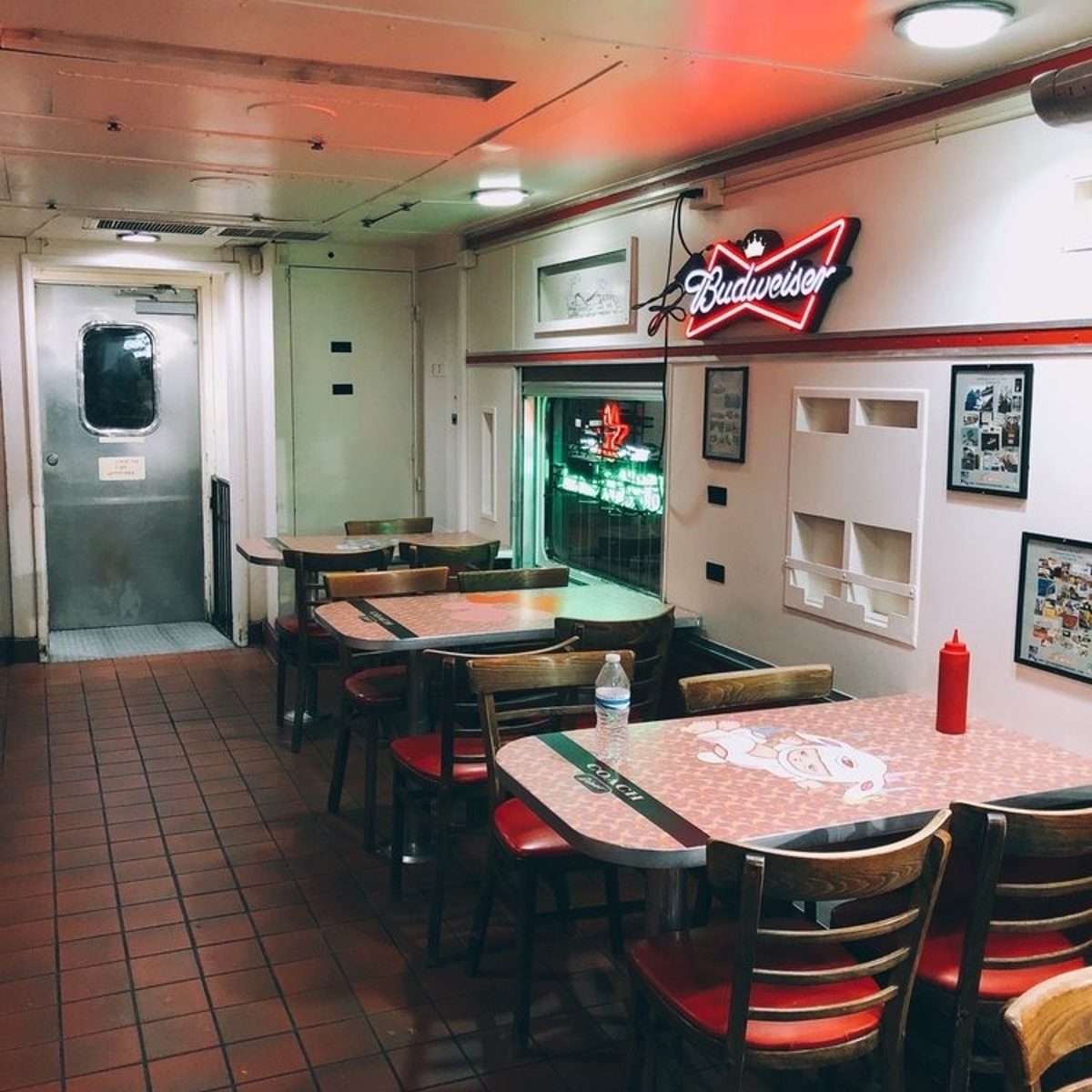 Welcome to Carney's Restaurant - Studio City